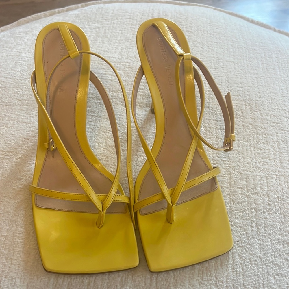Bottega VENETA yellow stretch heels